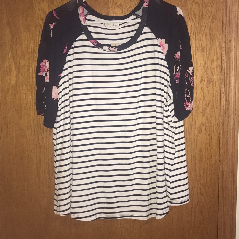 5/ $25 Maurice’s 3/4 sleeve shirt